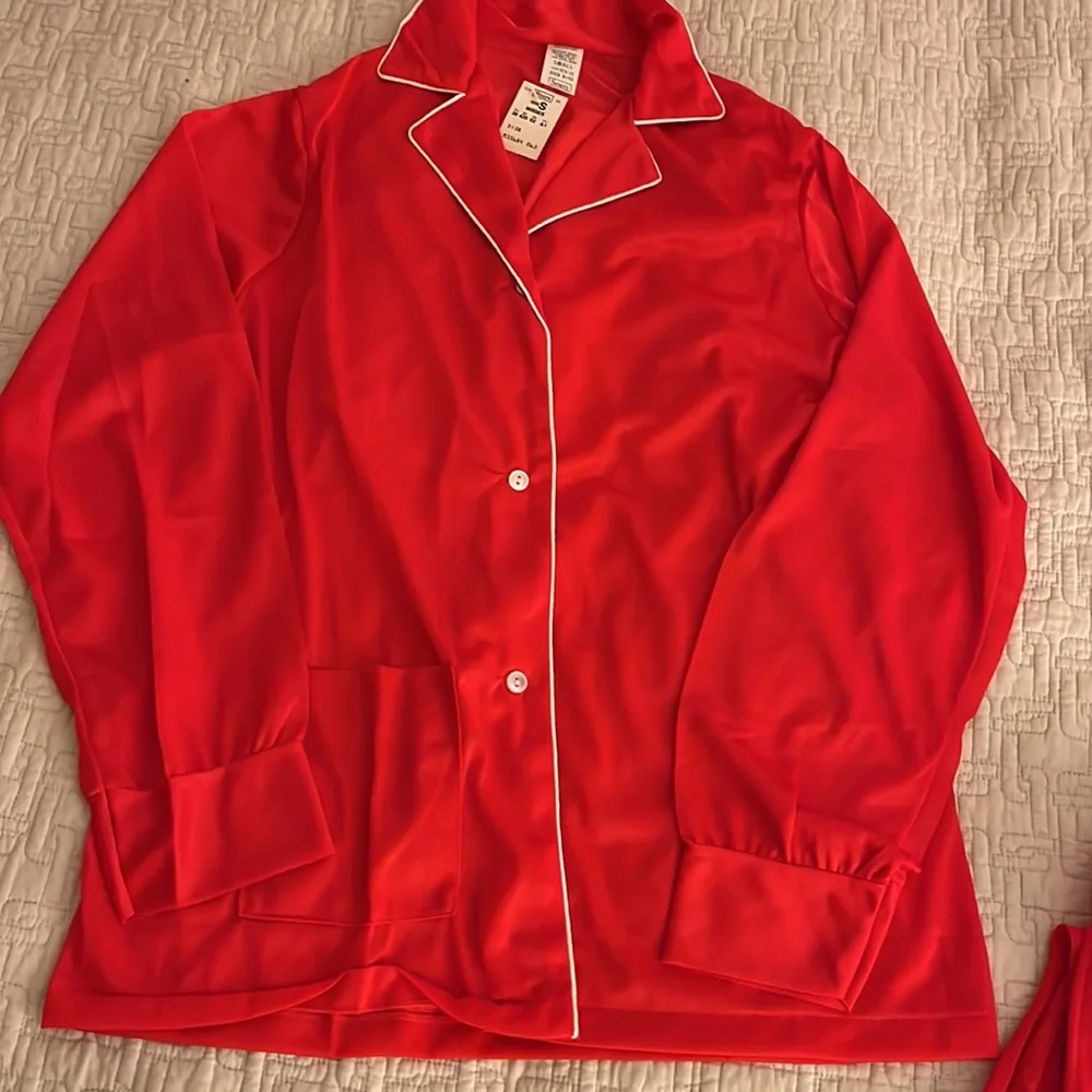 Vintage Sears Bright Red🔥with White‎ Piping Pajama Set: Top & Pants❤️